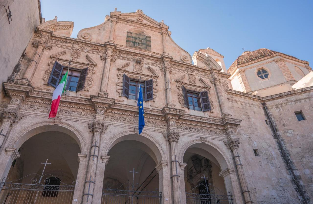 Kuzu Apts - City Center - Wifi Ac Tv Cagliari Exterior photo